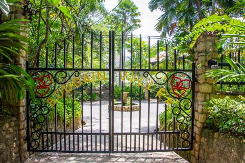 Bougainvillea Retreat image 17