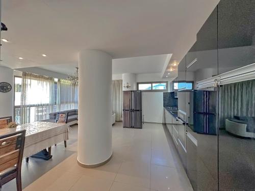 cuisine, Lovely apartment with sea view in Bat Yam