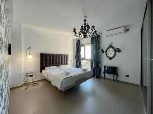 Lovely apartment with sea view in Bat Yam