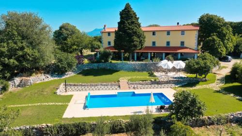 Villa Calussovo - Hotel - Ripenda Kras