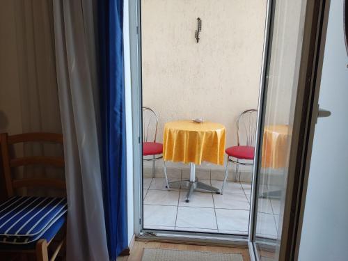 Studio with Sea View image 6
