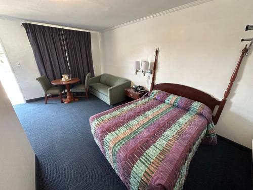 Four Oaks Lodging