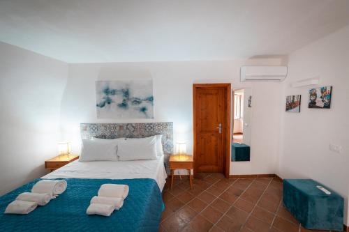 Large Double Room image 3