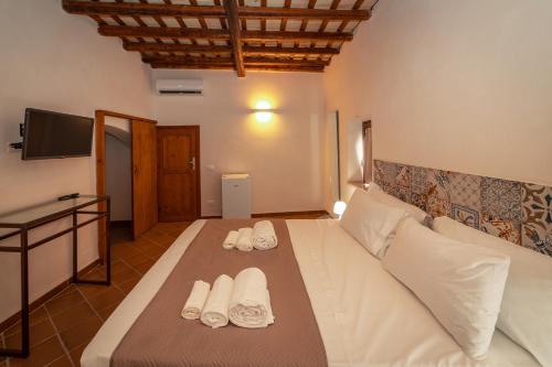 Double Room with Private Bathroom image 4