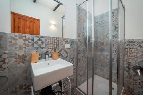 Triple Room with Private Bathroom image 2