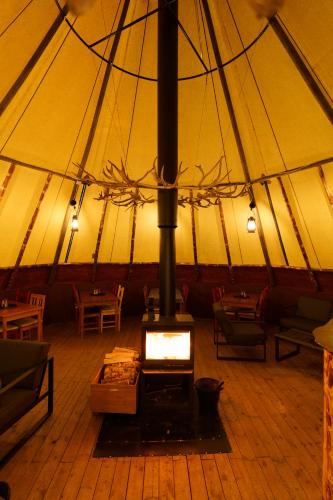Reindeer Lodge 2