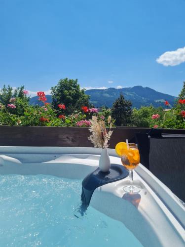 อ่างแช่น้ำร้อน, Familienhotel Lowen in เนสเซลวัง