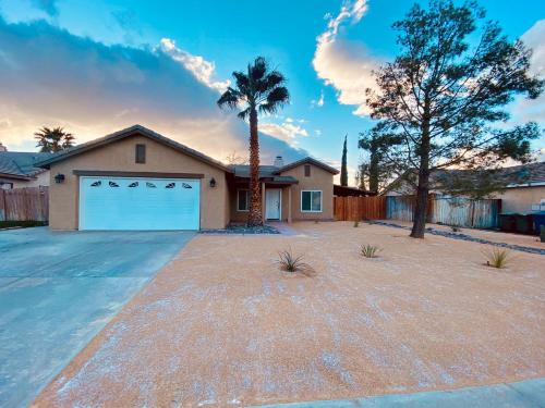 Beautiful single story 4 br. home in nice area. - Palmdale