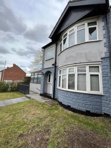6 Bed 6 Bath House Fantastic for contractors & Groups