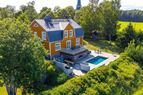 Villa Degerby - 330m2 Lux Manor w/Heated Pool, Spa