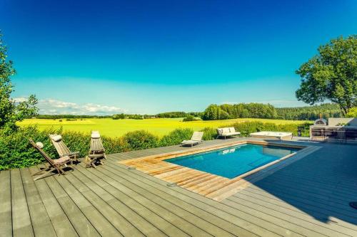 Villa Degerby - 330m2 Lux Manor w/Heated Pool, Spa