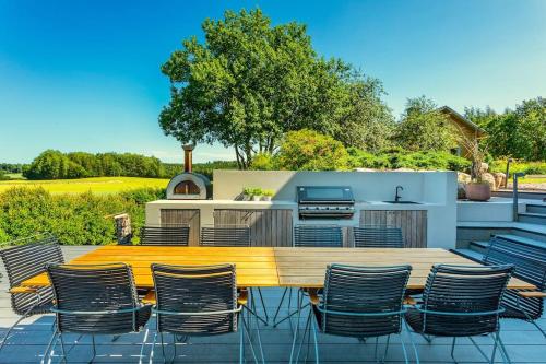 Villa Degerby - 330m2 Lux Manor w/Heated Pool, Spa