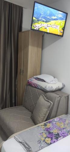 Deluxe Double Room (2 Adults + 1 Child) image 5