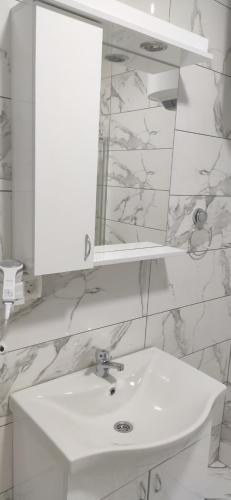 Deluxe Double Room (2 Adults + 1 Child) image 3