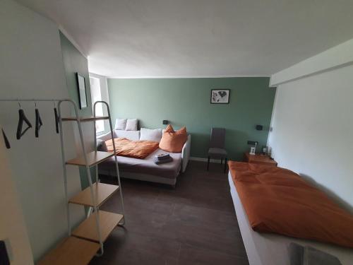 Neumühler Hof Ferienwohnung Stefan (Neumuhler Hof Ferienwohnung "Stefan" bietet 4 Schlafzimmer und 4 Bader , eine Große Badewanne und gr) in 克里伯斯福登