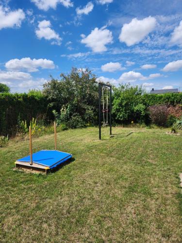 Neumühler Hof Ferienwohnung "Stefan" bietet 4 Schlafzimmer und 4 Bäder , eine Große Badewanne und großer Terrasse zum Garten, kostenfreie Parkmöglichkeiten