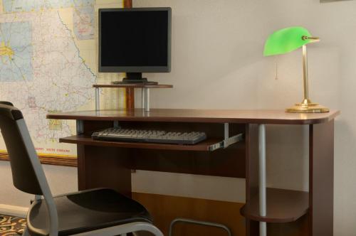 Super 8 by Wyndham Lancaster in Lancaster, USA
