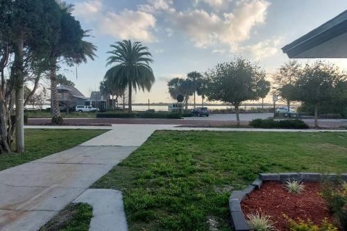 Retreat Overlooking Lake Dora!