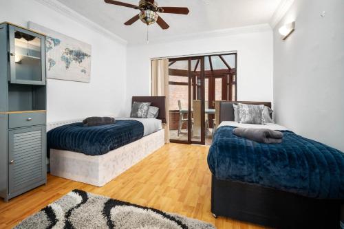 Perfect detached home for families & groups with private parking Perfect detached home for families & groups with private parking