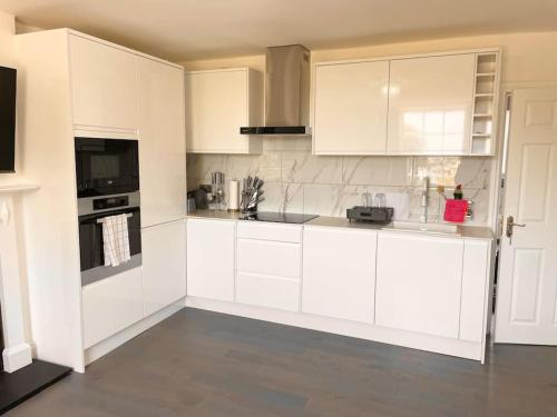 Entire Apartment hosted by Pius in Redhill West