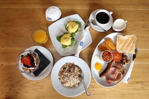 อาหารและเครื่องดื่ม, เดอะ โอลด์ คิงส์ อาร์ม (The Olde Kings Arms) in อีเม็ล เฮมสเตรด