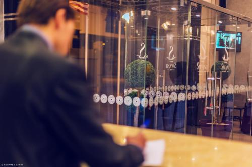 Front desk [24-hour]