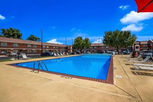 Suburban Studios Millville - main image
