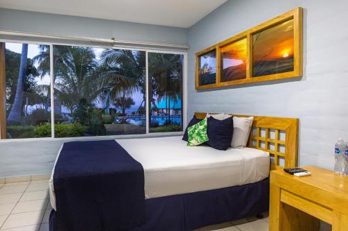 1 queen bed, 2 twin beds