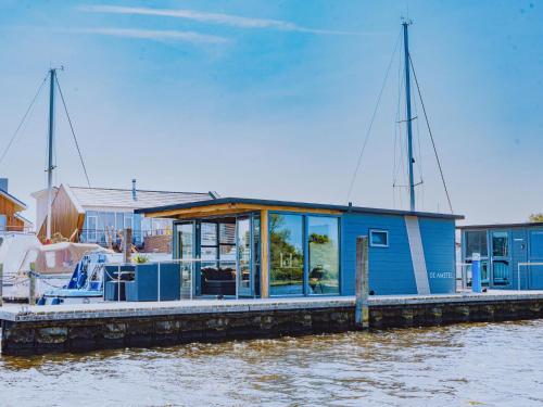  Tiny houseboat Uitgeest I, Pension in Uitgeest