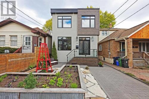 Cozy Basement with Patio and Parking - 20mins to Downtown and Beach!