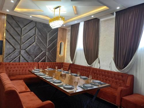 Dotări, Khan Palace in Turkistan