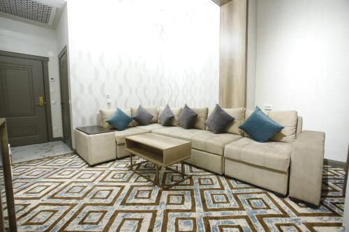 Dotări, Khan Palace in Turkistan