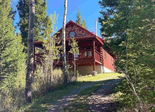 . Beautiful Mountain Cabin near Tetons Yellowstone