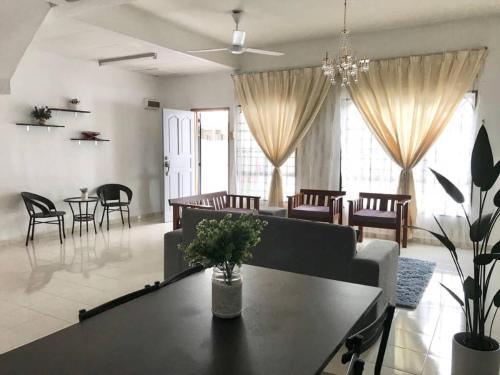 Julia Homestay Taman Tasik Utama MiTC Julia Homestay Taman Tasik Utama MiTC
