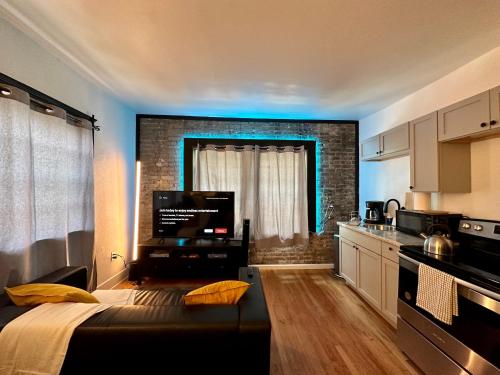 McKinley Beach Sunrise Studio - Pet Friendly in Milwaukee, USA
