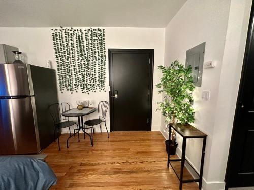 McKinley Beach Sunrise Studio - Pet Friendly in Milwaukee, USA