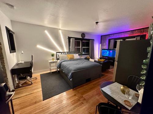 McKinley Beach Sunrise Studio - Pet Friendly in Milwaukee, USA