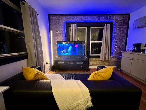 McKinley Beach Sunrise Studio - Pet Friendly in Milwaukee, USA