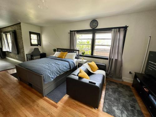McKinley Beach Sunrise Studio - Pet Friendly in Milwaukee, USA