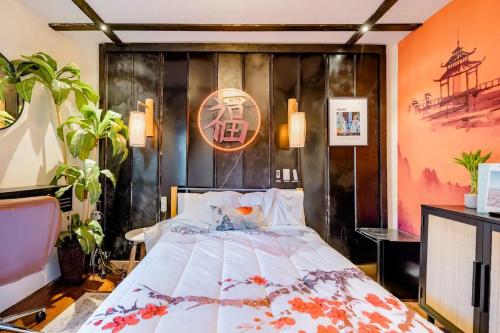 World Solo Travel's Welcomed At St Pete Home