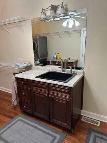 MooreField Suites Greensboro East in แม็คลียส์วิลล์ (เอ็นซี)