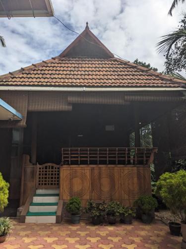 K V Wooden Homestay