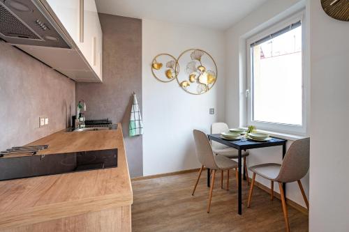 ทัศนียภาพภายนอกโรงแรม, Golden Leaf Sladkovskeho in โฮโดลานี