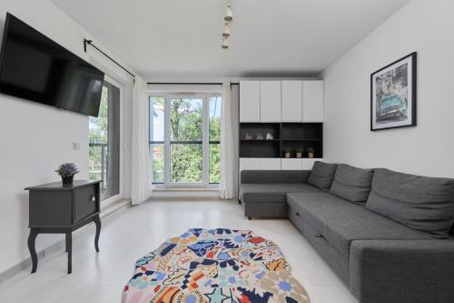 Spacious Apartment Dmowskiego by The River with Parking & Balcony by Noclegi Renters, Wrocław