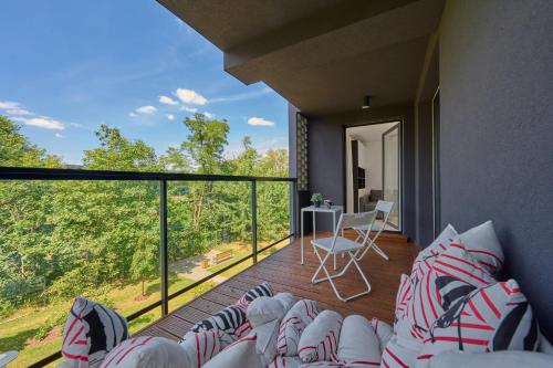 Spacious Apartment Dmowskiego by The River with Parking & Balcony by Noclegi Renters, Wrocław (photo 2)