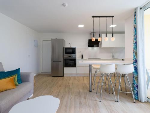 Olas Suites Playa del Ingles - image 2