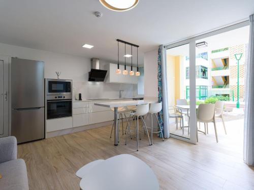 Olas Suites Playa del Ingles - image 3