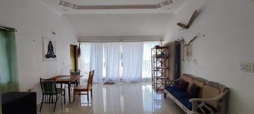 4 Bhk House, Thalassa 3 min away