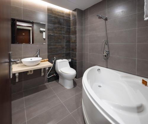 room detail thumbnail 2