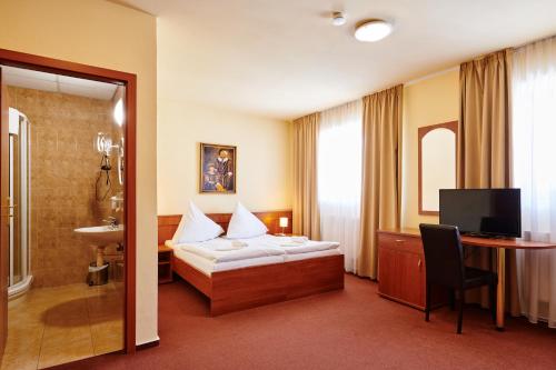 Hotel Zlatá Hvězda - image 3